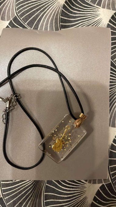 collier en résine