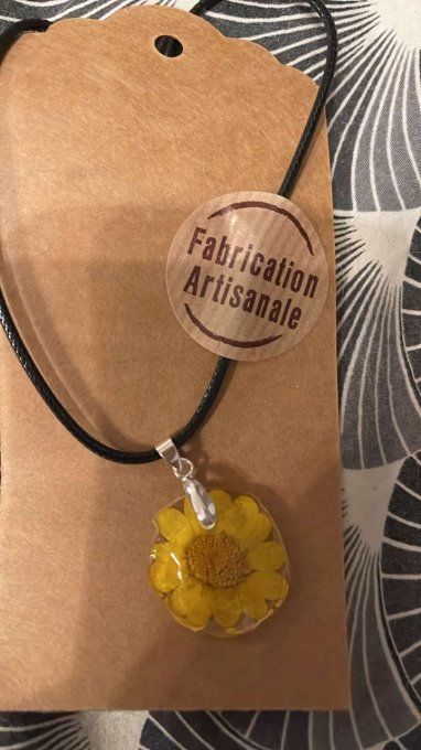 collier en résine