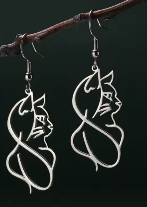 Boucles d’oreilles pendantes chat argenté 